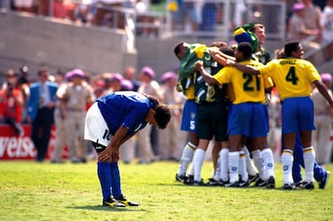 En la final del Mundial de 1994 la selección Italia se enfrentó a Brasil. El partido en los noventa minutos acabó 0-0 y se tuvo que ir a los penaltis. En la tanda los italianos perdieron 3-2. El último penalti (y definitivo) la erró Roberto Baggio. Dunga, Branco y Romário anotaron por la parte brasileña. Los sudamericanos se convirtieron en campeones del mundo por cuarta vez en su historia.