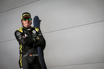 Fernando Alonso con el Renault RS20 en Barcelona