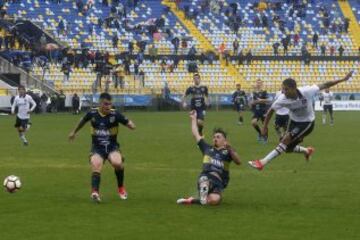 Futbol, Everton vs Colo Colo.
Decimo tercera fecha, campeonato de Clausura 2016/17.
El jugador de Colo Colo Christofer Gonzales, derecha, anota su gol contra Everton durante el partido de primera division disputado en el estadio Sausalito de Vina Del Mar, Chile.
07/05/2017
Raul Zamora/Photosport**********

Football, Everton vs Colo Colo.
13th date, Clousure Championship 2016/17
Colo Colo's player Christofer Gonzales, right, scores against Everton, during the firsrt division football match at the Sausalito stadium in Vina Del Mar, Chile.
07/05/2017
Raul Zamora/Photosport