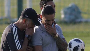 Maluma en el entrenamiento de la Selecci&oacute;n de M&eacute;xico. Aqu&iacute; junto a Osorio, DT de la Selecci&oacute;n de M&eacute;xico 