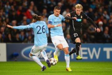 Manchester City - Viktoria Plzen - UEFA Champions League  Aleksandar Kolarov , Martin Demichelis y Frantisek Rajtoral