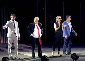 (I-D) Jeremy McCarter, Meryl Streep, Christine Baranski y Jim Shapiro actuó at the 2016 Public Theater Gala at Delacorte Theater el 6 de junio de 2016 en New York City.