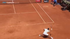 Federer levanta dos bolas de partido y Djokovic arrasa