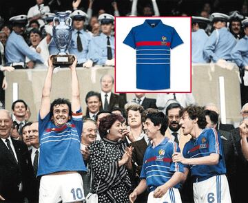 Platini levantando el trofeo de la Eurocopa de 1984 