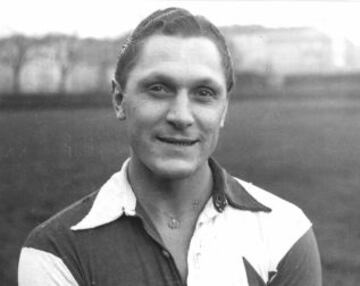 Josef Bican fue el gran goleador de la década del 30, anotando en toda su carrera 805 goles. Máximo anotador de Wunderteam y Rapid Viena.