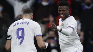 Soccer Football - LaLiga - Real Madrid v Valencia - Santiago Bernabeu, Madrid, Spain - January 8, 2022 Real Madrid&#039;s Vinicius Junior celebrates scoring their second goal with Karim Benzema REUTERS/Susana Vera