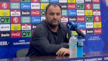 A Sierra le consultaron sobre su continuidad en Unión Española y el DT explotó: la escena sorprende