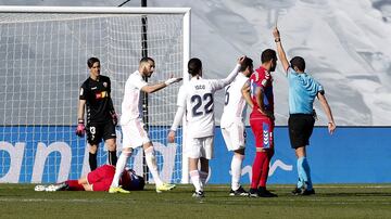 Tarjeta amarilla a Benzema
