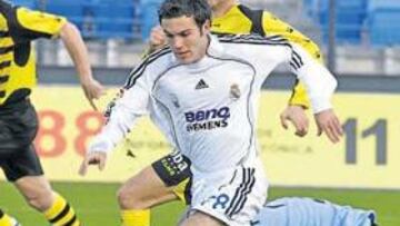 <b>SIN PUNTERÍA. </b>Mata desperdició una gran ocasión en el minuto 2. Encaró a Porato tras un pase de Negredo, pero el francés le tapó bien.