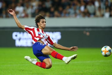 2-1. Joao Félix marcó el segundo gol.