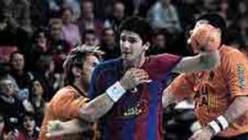 <b>DUDA.</B> El lateral Nagy es una de las dudas del Barcelona.