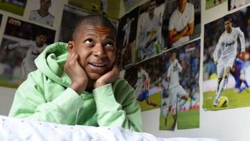 Mbappé, de niño en su cuarto con pósters de su ídolo, Cristiano.