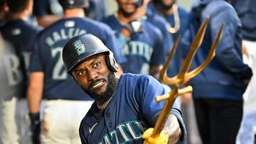 SEATTLE, WASHINGTON - AUGUST 26: Randy Arozarena #56 of the Seattle Mariners celebrates with teammates after hitting a three-run home run during the third inning against the Tampa Bay Rays at T-Mobile Park on August 26, 2024 in Seattle, Washington. Alika Jenner/Getty Images/AFP (Photo by Alika Jenner / GETTY IMAGES NORTH AMERICA / Getty Images via AFP)