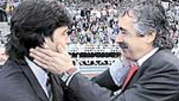 <b>SALUDO. </b>Bakero y Preciado se saludaron efusivamente antes del encuentro. Después, el técnico navarro era más feliz.