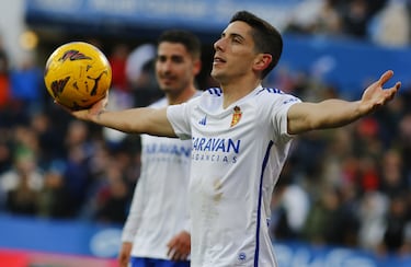 Fran Gámez sólo había marcado un tanto en los últimos cinco años y ante el Andorra se desquitó con un golazo de chilena. El balón que recogió, tras envío de Mollejo, le pilló de espaldas, por lo que tuvo que tirar de repertorio.
