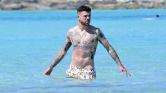 Alberto Moreno se relaja con su familia en Ibiza