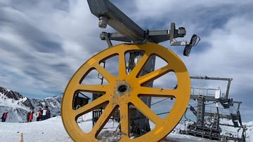 Al menos 30 heridos, nueve de ellos muy graves, tras caer un telesilla en la estación de Astún