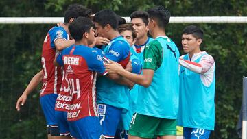 Con doblete de Gael García Bernal, Chivas venció al Atlas en la Sub-17