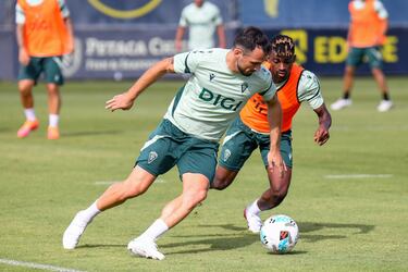 Un Ceuta, con tintes amarillos, prueba al triunfal Cádiz