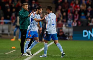 Ferran Torres es sustuido por Alfonso Pedraza. El jugador del Villarreal es el décimo debutante con Luis de la Fuente.