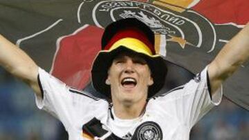<b>NO HAY OTRO.</b> Ballack piensa que Schweinsteiger es el ¨²nico jugador capacitado para ser capit¨¢n de Alemania.