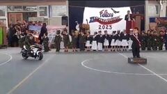 Viralizan una mini Parada Militar en colegio del Ñuble y revolucionan Tiktok: niño personificó al Presidente Boric