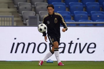 Mesut Özil, durante una sesión de entrenamiento de la selección alemana de fútbol en octubre de 2010.