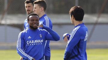 James conversa con Kagawa.