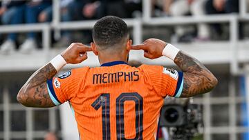 Helsinki (Finland), 07/06/2025.- Memphis Depay (C) of Netherlands reacts during the FIFA World Cup 2026 qualifier soccer match between Finland and Netherlands, in Helsinki, Finland, 07 June 2025. (Mundial de Fútbol, Finlandia, Países Bajos; Holanda) EFE/EPA/KIMMO BRANDT