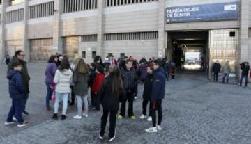 El estadio Vicente Calderón acogió el entrenamiento ante sus aficionados.