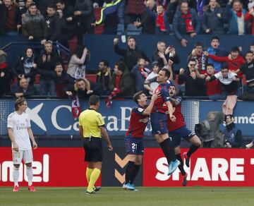 Los jugadores del Osasuna celebran el 1-0 de Unai García al Real Madrid. 