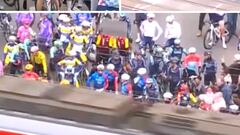 La polémica del paso a nivel en Flandes: ¿debió estar descalificado Pogacar?