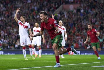 El mediapunta nació en el municipio de Joao Pessoa, al norte de Brasil. Se formó en las categorías inferiores de Internacional de Porto Alegre y jugó 4 partidos con la sub-20 de Brasil. Con 20 años se marchó al Oporto y tras muchos años en Portugal, en marzo de 2021 solicitó la nacionalidad y fue convocado por primera vez con Portugal en noviembre de 2021.