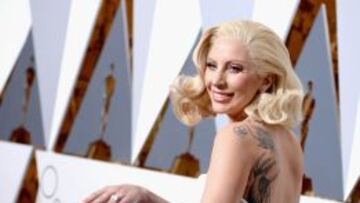Lady Gaga antes de hacerse su nuevo tatuaje como superviviente de abusos sexuales.