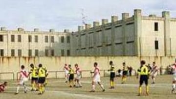 Campo de fútbol de la cárcel de Alcalá-Meco.