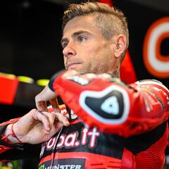 Bautista se cae y se fractura una costilla