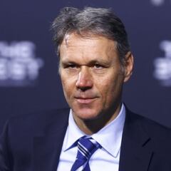 Van Basten: "Iba gateando al baño. Al más mínimo toque me mordía el labio para no gritar"