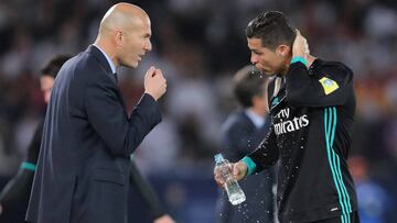 Real Madrid coach Zinedine Zidane speaks with Cristiano Ronaldo