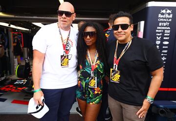 Tom Kerridge, Beverley Knight y Paul Ainsworth durante el Gran Premio de Mónaco de la Fórmula 1.