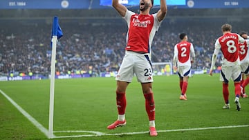 Two late Mikel Merino goals handed Arsenal all three points at Leicester, to keep the pressure on leaders Liverpool.
