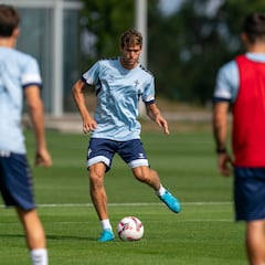 Marcos Alonso entra en la rueda de Giráldez