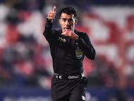 Referee Adonai Escobedo during the game Atletico San Luis vs Leon, corresponding to Play In of the Torneo Apertura 2023 of the Liga BBVA MX, at Alfonso Lastras Stadium, on November 23, 2023.
<br><br>
Arbitro Adonai Escobedo durante el partido Atletico San Luis vs Leon, correspondiente al Play In del Torneo Apertura 2023 de la Liga BBVA MX, en el Estadio Alfonso Lastras, el 23 de noviembre de 2023.