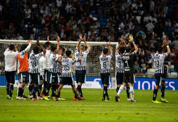 Con una goleada 5-0 sobre el Pachuca, el cuadro de Monterrey se perfila como uno de los contendientes más fuertes en la lucha por el título y eso que no debutó la bomba Maxi Meza.