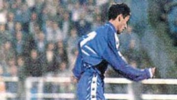 Cedrún no pudo frenar a Raúl en la primera jugada de su debut en Zaragoza.