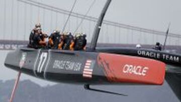 Foto de la embaración estadounidense, Oracle, durante la Copa de San Francisco.