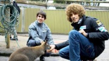 Simón y Simoncelli, en las inmediaciones del circuito australiano de Phillip Island.