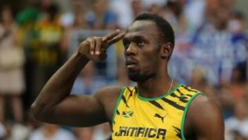 El jamaicano Usain Bolt se prepara para comenzar la carrera de los 100 metros masculinos en el Campeonato Mundial de Atletismo de Moscú 2013 en el estadio Luzhniki el 10 de agosto de 2013