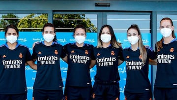 Las jugadoras del Real Madrid durante el reconocimiento m&eacute;dico.