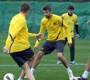 Piqué y Puyol trabajan con normalidad y reciben el alta