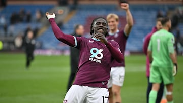 Burnley's French striker #17 Loum Tchaouna celebrates on the pitch after the English Premier League football match between Burnley and Leeds United at Turf Moor in Burnley, north-west England on October 18, 2025. Burnley won the game 2-0. (Photo by ANDY BUCHANAN / AFP) / RESTRICTED TO EDITORIAL USE. No use with unauthorized audio, video, data, fixture lists, club/league logos or 'live' services. Online in-match use limited to 120 images. An additional 40 images may be used in extra time. No video emulation. Social media in-match use limited to 120 images. An additional 40 images may be used in extra time. No use in betting publications, games or single club/league/player publications. /